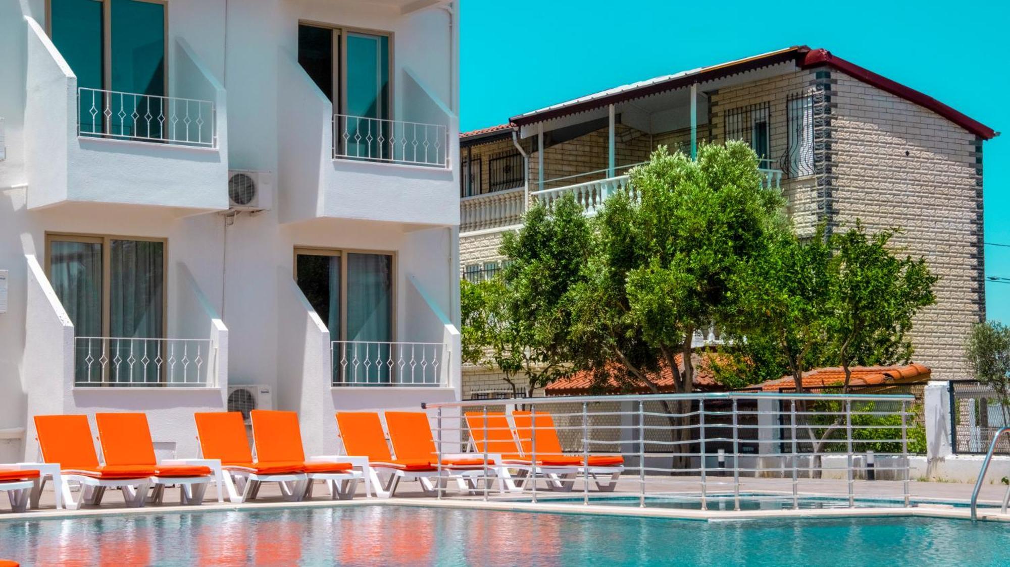 Azalia Garden Hotel 4*