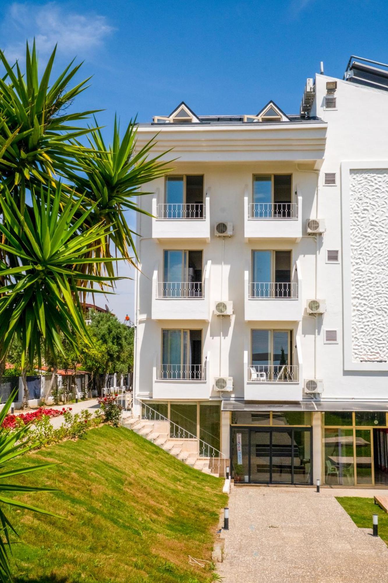 Hotel Azalia Garden 4*