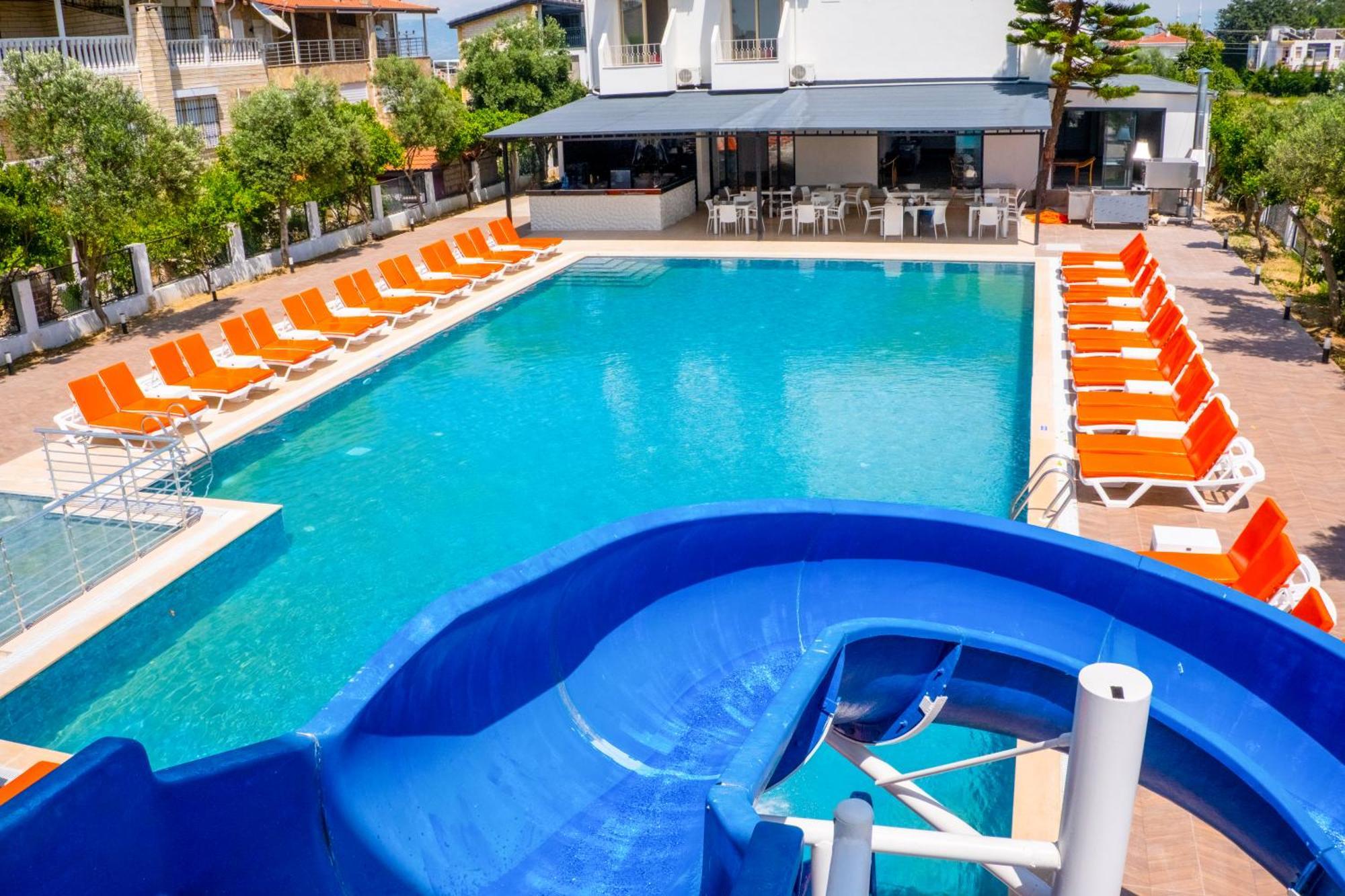 Azalia Garden Hotel 4*