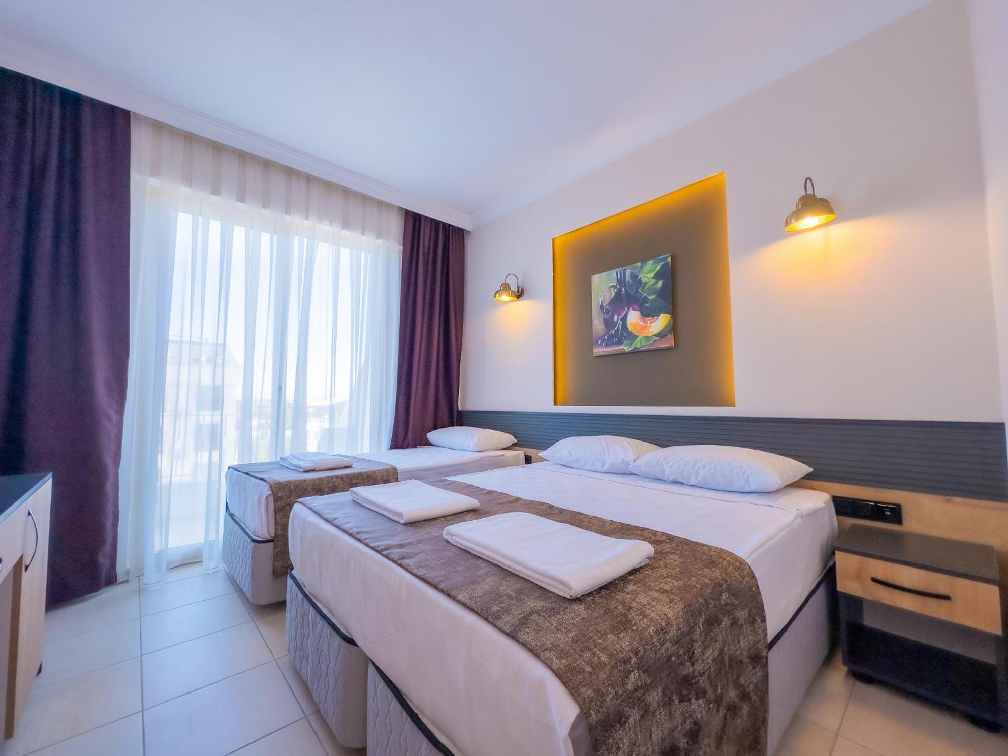 Azalia Garden Hotel 4*