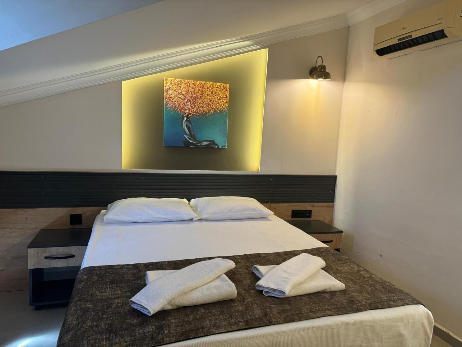 Hotel Azalia Garden Side